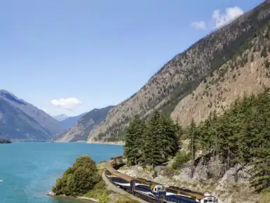 Rocky-Mountaineer-scenic-mountains
