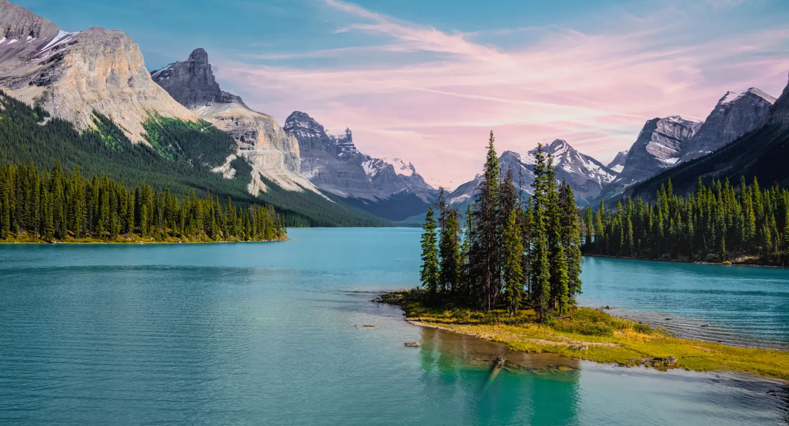 As scenic view of Maligne Lake, Jasper