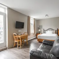 Studio (One Queen Bed)