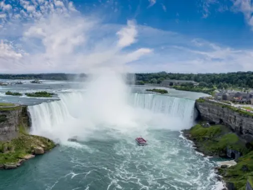 NiagaraFalls_Hornblower.jpg