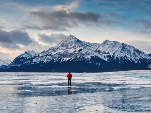abraham-lake-in-alberta.jpg