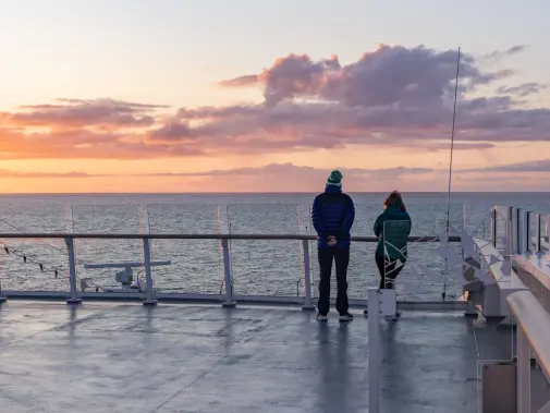 british_columbia_inside_passage_at_sea_hx_46785_foto_ted_gatlin.jpg